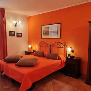 Hotel Neapolis, Nápoles